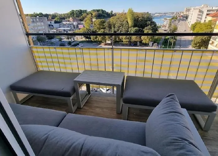 Sea View Balcony And Parking Zadar