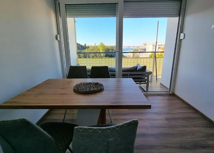 Apartment Sea View Balcony And Parking *