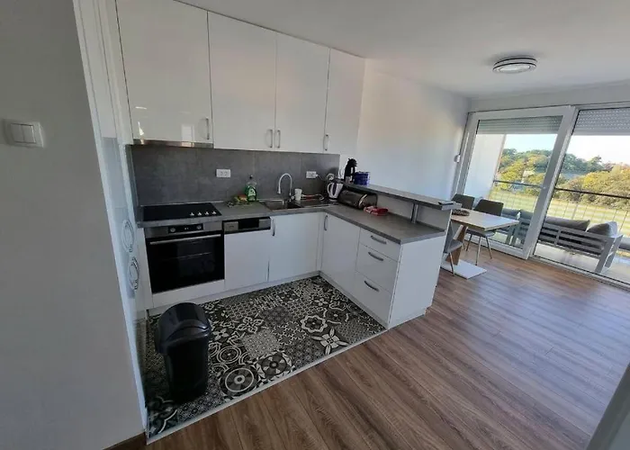 Apartment Sea View Balcony And Parking *